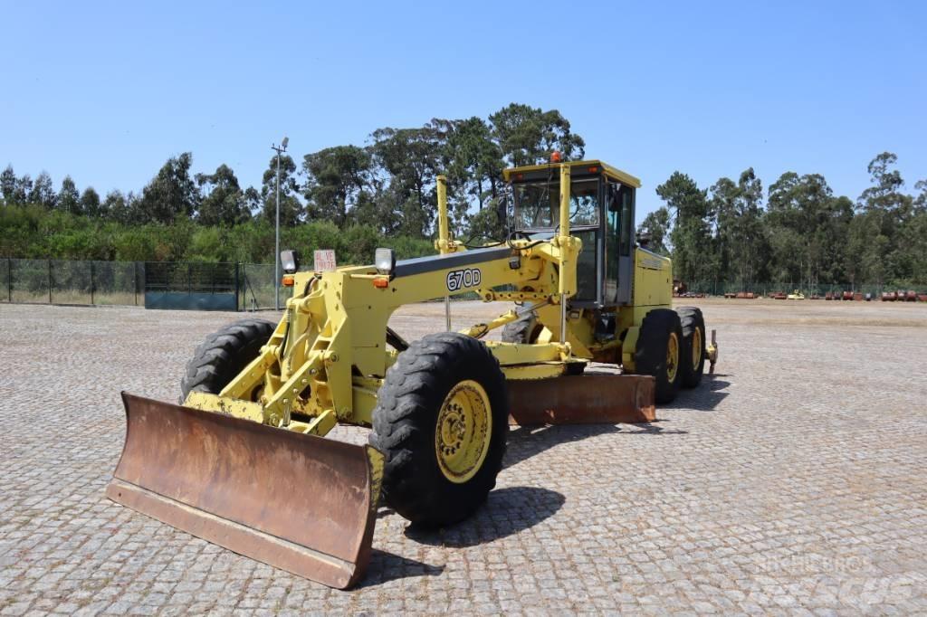 John Deere 670B Greideriai
