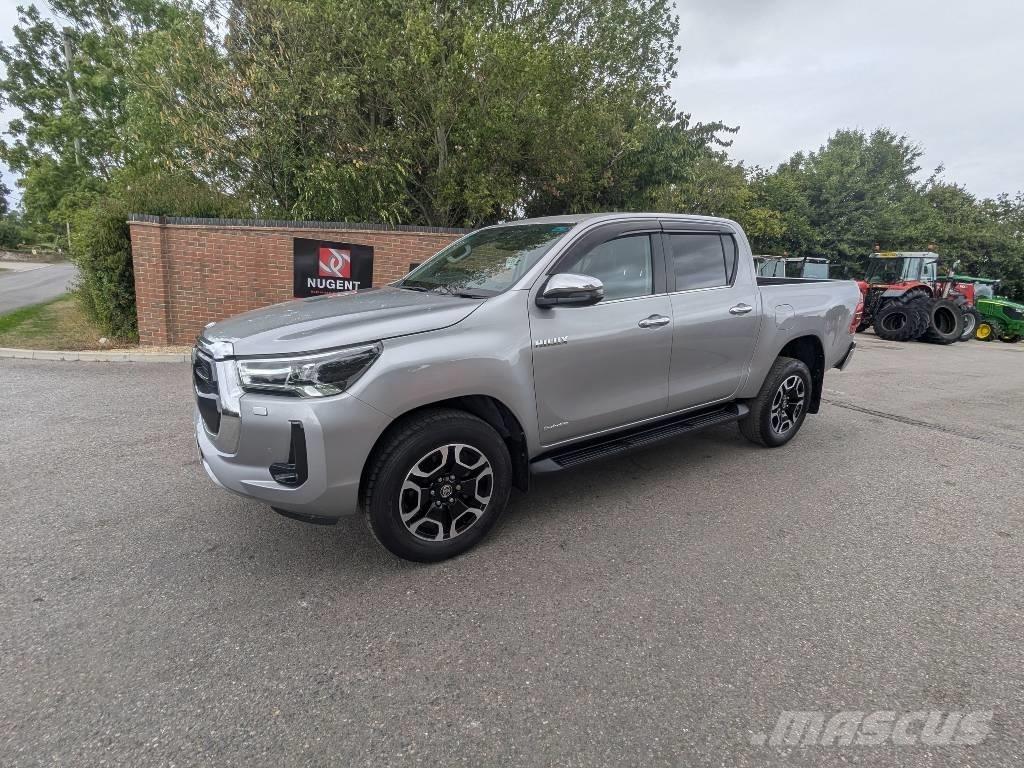 Toyota Hilux Pikapai / Bortiniai sunkvežimiai