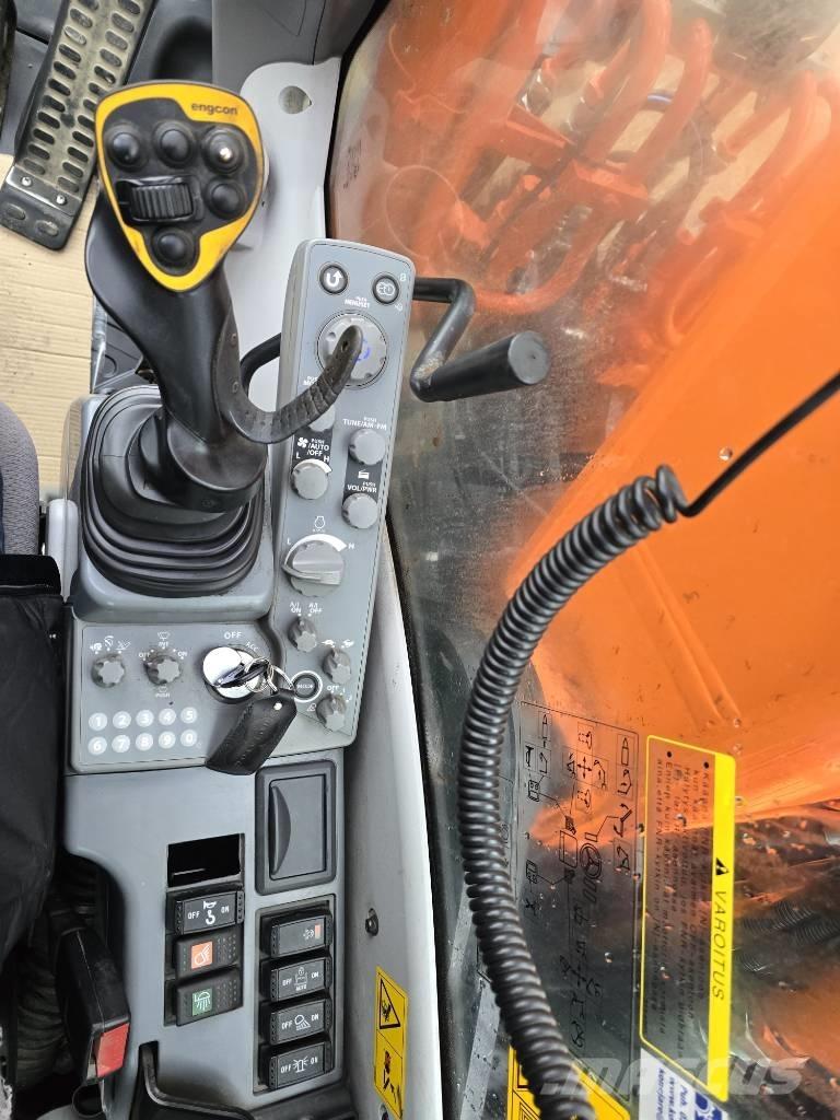 Hitachi ZX 220W-5 Ratiniai ekskavatoriai