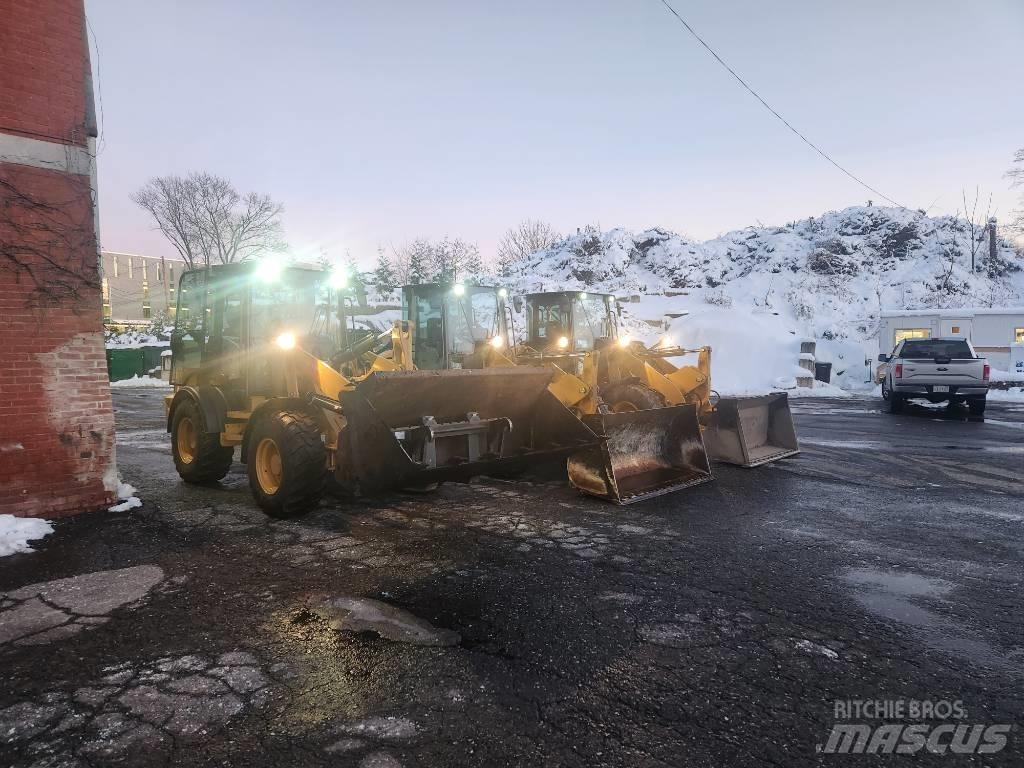 CAT 908m Naudoti ratiniai krautuvai