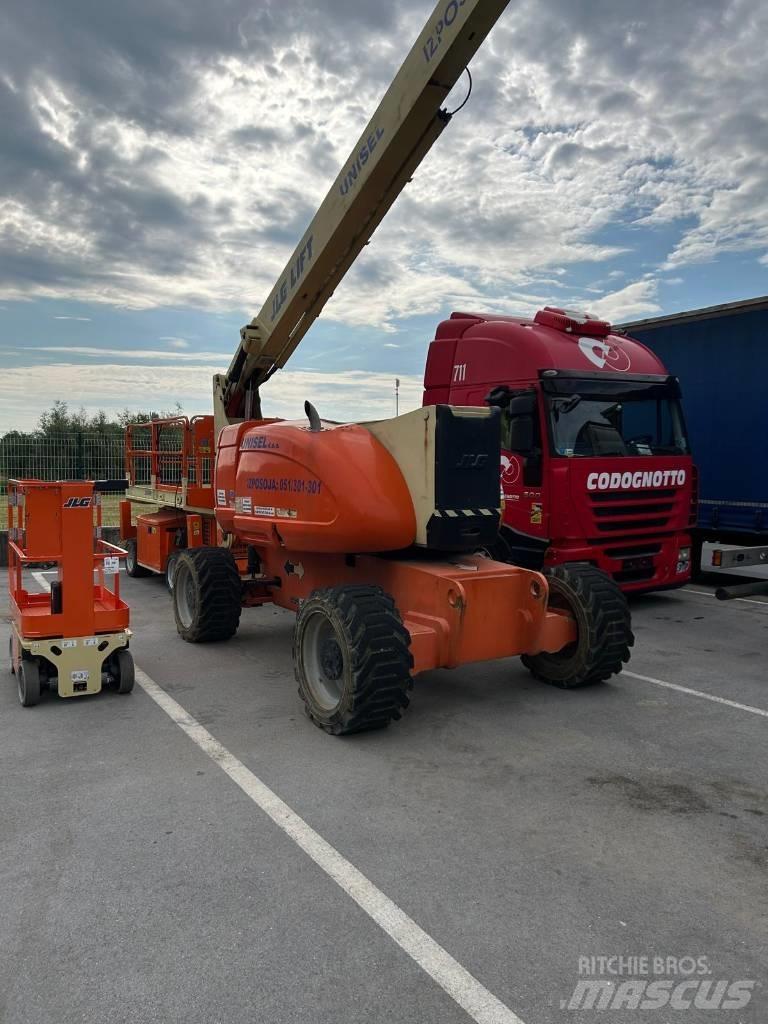JLG 800 AJ Alkūniniai keltuvai