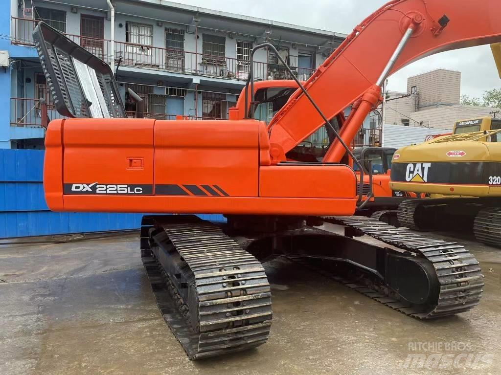 Doosan dx225 Vikšriniai ekskavatoriai