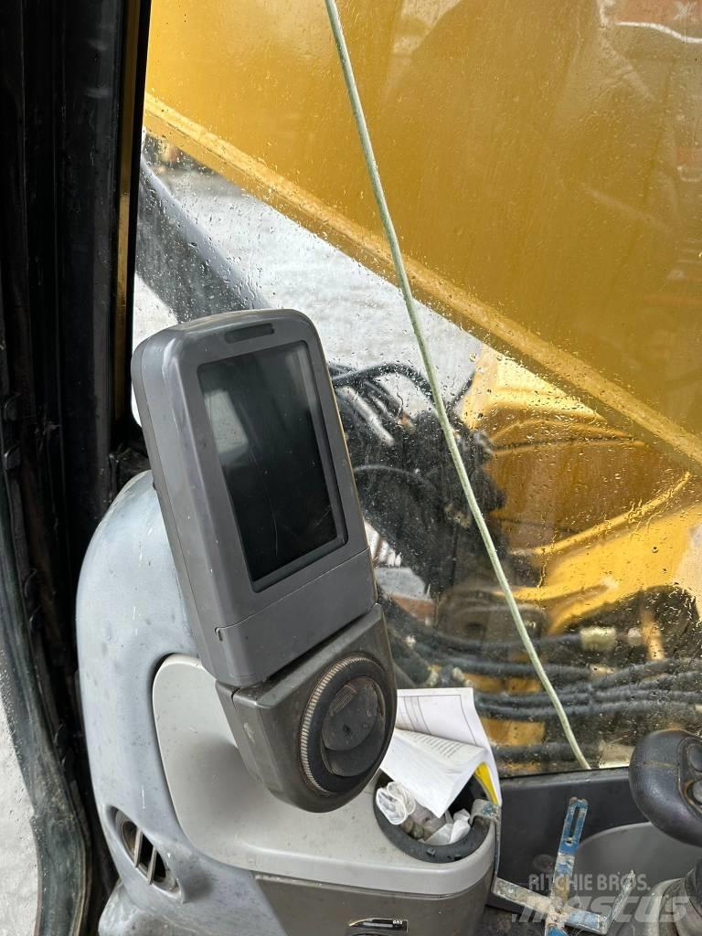 CAT 325DL Vikšriniai ekskavatoriai