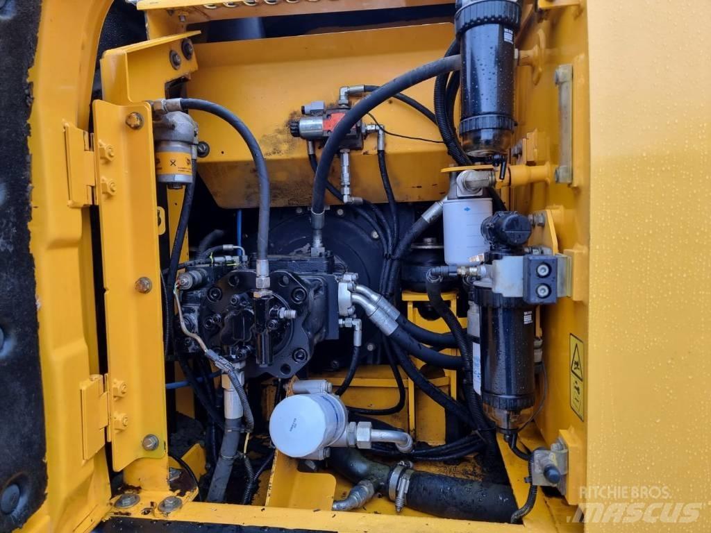 JCB JS 130 LC Vikšriniai ekskavatoriai
