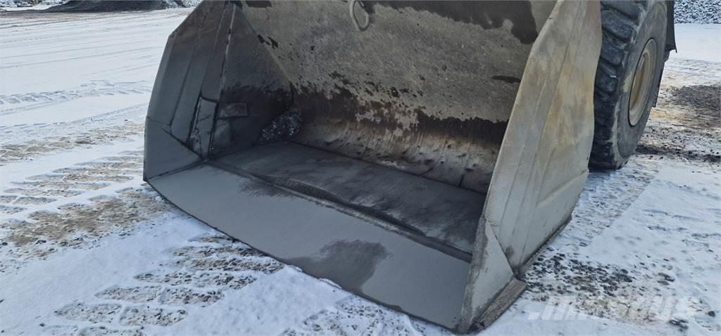 Volvo L180G Naudoti ratiniai krautuvai