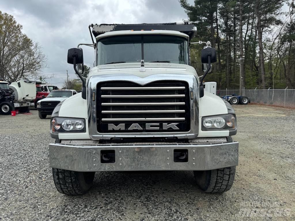 Mack GU433 Savivarčių priekabų vilkikai