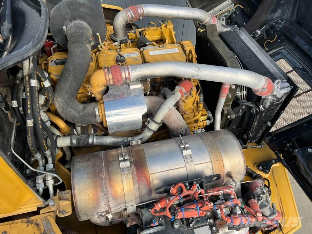 CAT 735 | 735B Karjeriniai savivarčiai