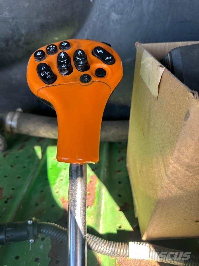 John Deere R952 i Prikabinami purkštuvai