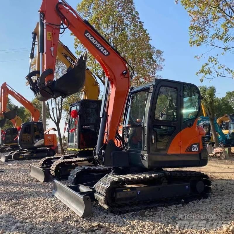 Doosan DX 60 Vikšriniai ekskavatoriai