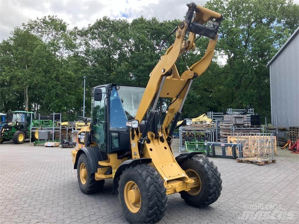 CAT 907 Naudoti ratiniai krautuvai