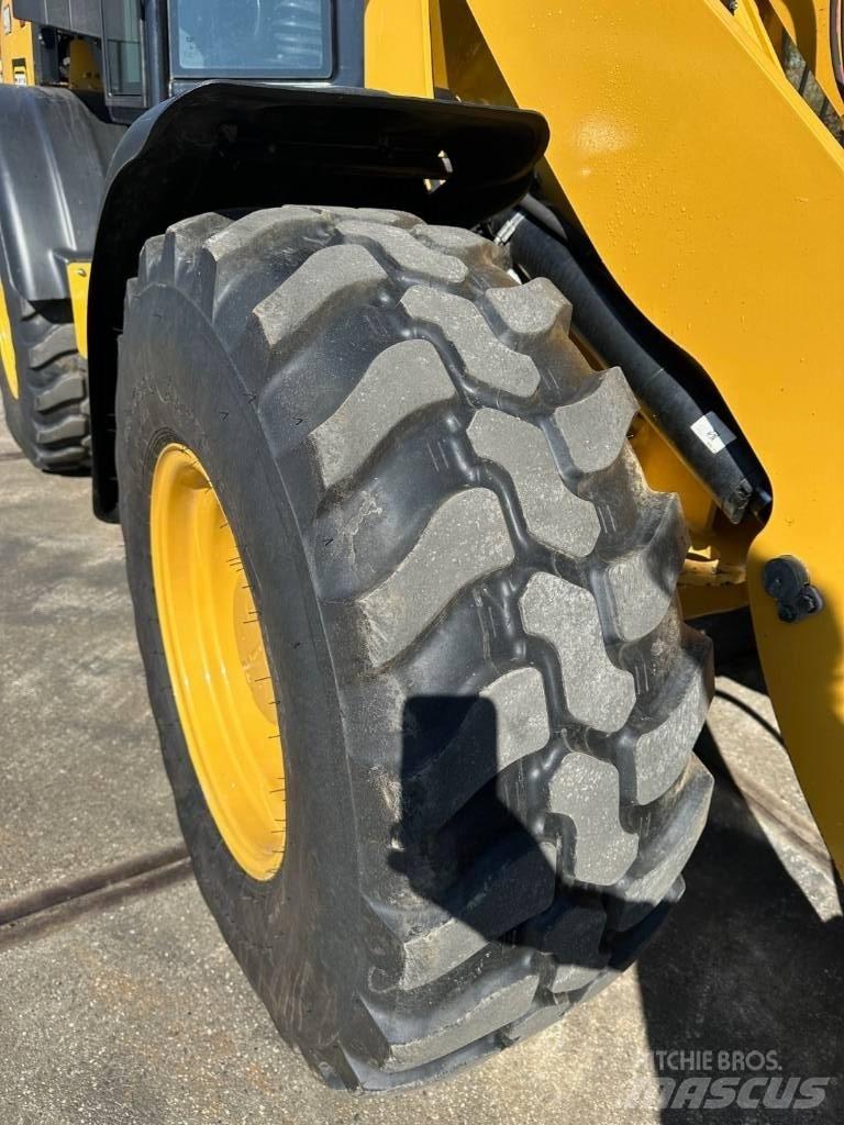 CAT 908 Naudoti ratiniai krautuvai