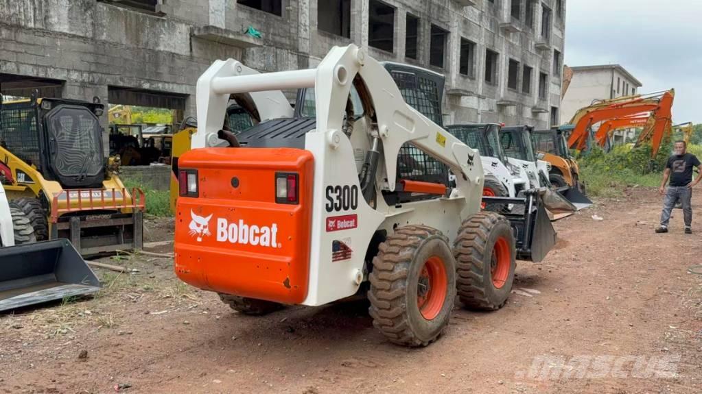 Bobcat S 300 Krautuvai su šoniniu pasukimu