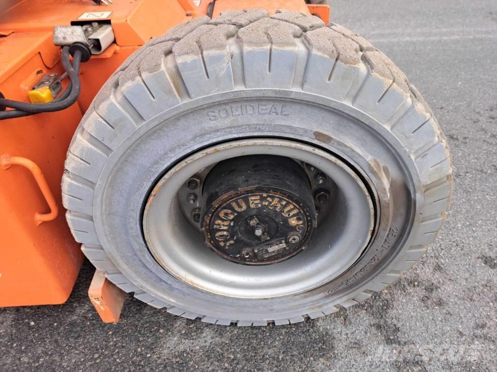 JLG E 300 AJP Alkūniniai keltuvai