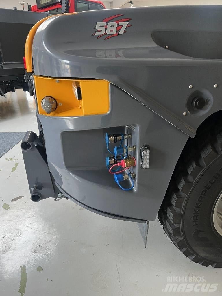 LM Trac 587 Specializuotos paskirties technika