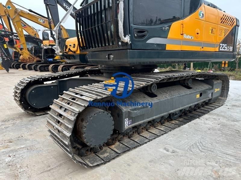Hyundai 225LC-9S Vikšriniai ekskavatoriai