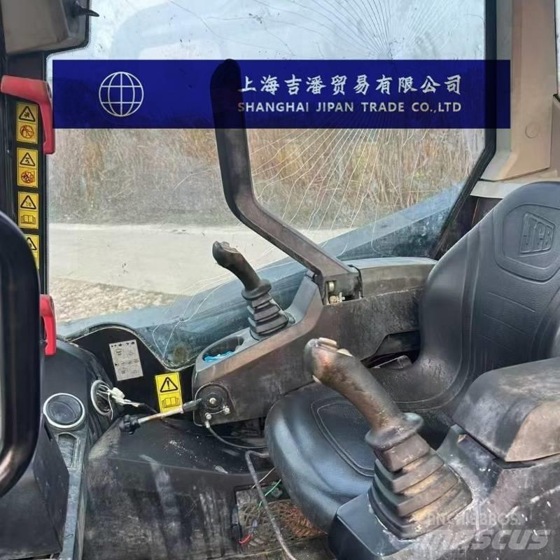 JCB 155 Krautuvai su šoniniu pasukimu