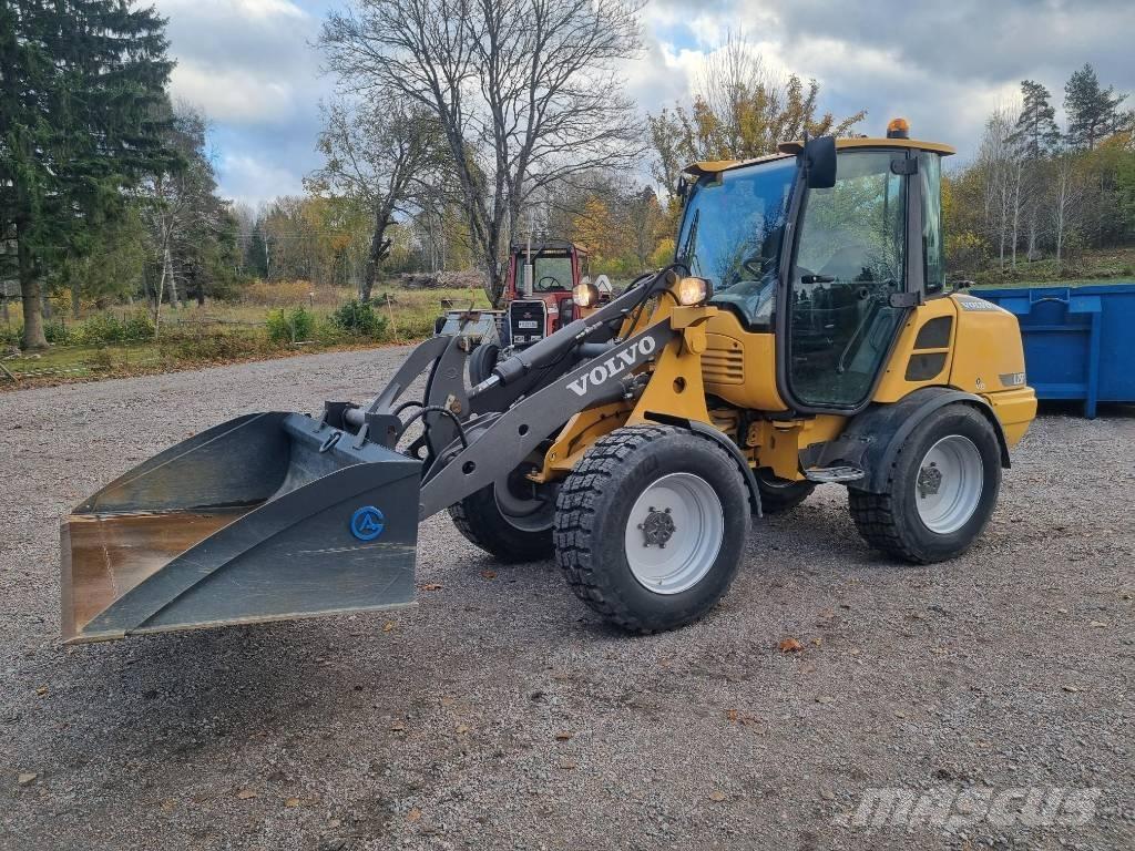 Volvo L25F Krautuvai su šoniniu pasukimu