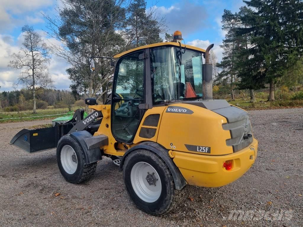 Volvo L25F Krautuvai su šoniniu pasukimu