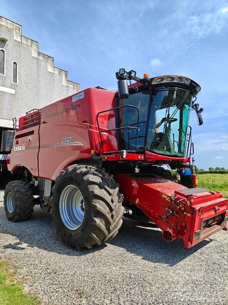 Case IH 9250 Derliaus nuėmimo kombainai