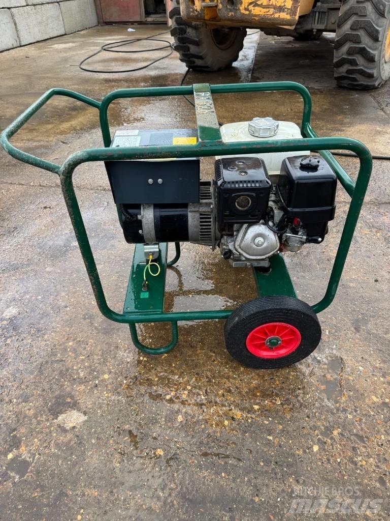 Harrington 3.8KVA Benzininiai generatoriai