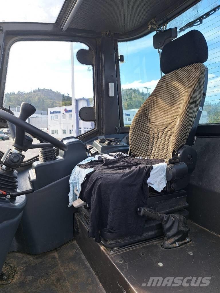 Hitachi ZW 75 Naudoti ratiniai krautuvai