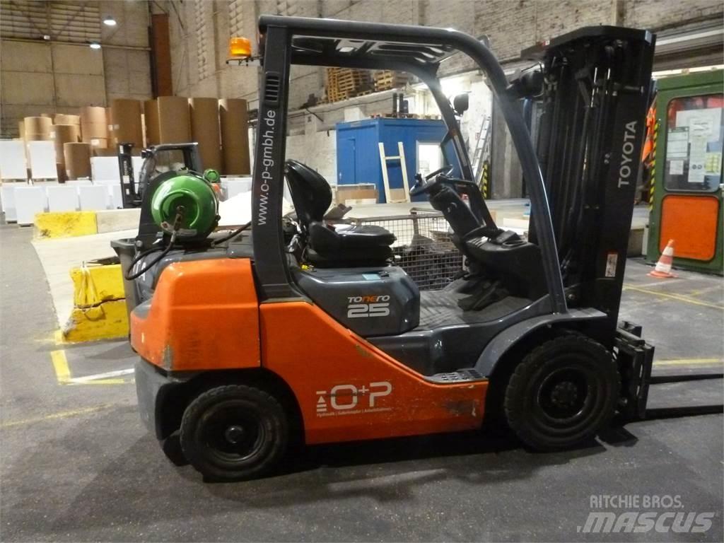 Toyota 02-8FGF25 LPG (dujiniai) krautuvai