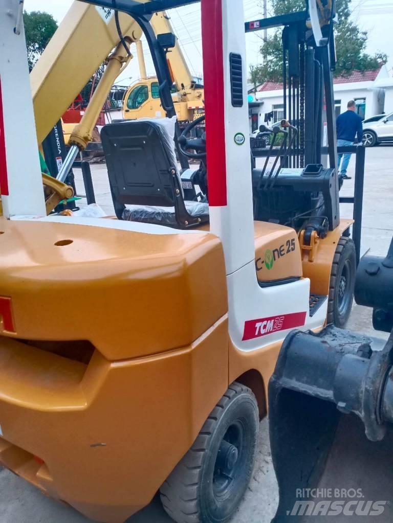 TCM FD 25 Dyzeliniai krautuvai