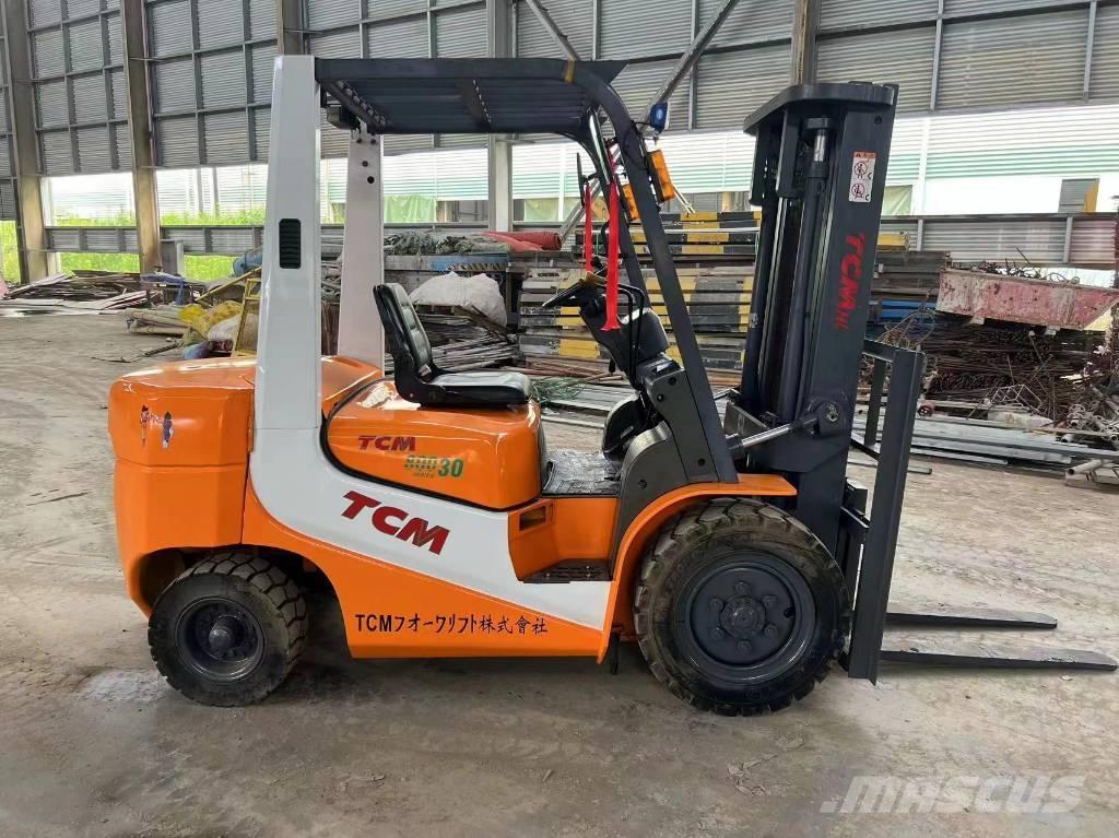 TCM FD 30 Dyzeliniai krautuvai