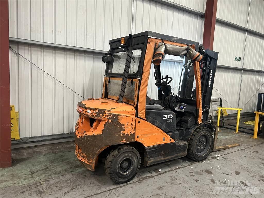 Doosan D30S-5 Dyzeliniai krautuvai