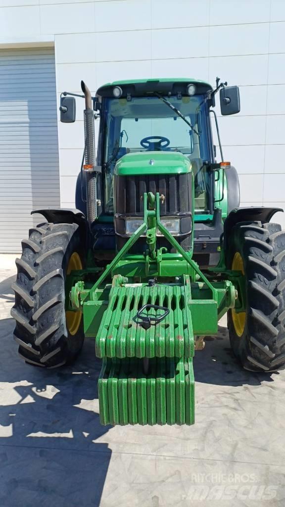 John Deere 6820 Traktoriai