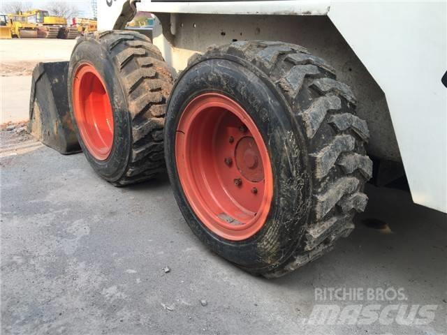 Bobcat S 130 Krautuvai su šoniniu pasukimu