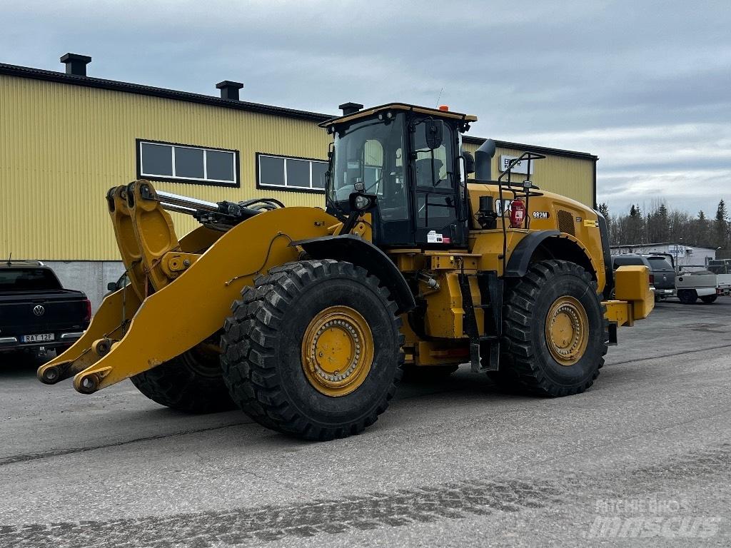 CAT 982 M Naudoti ratiniai krautuvai
