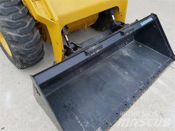 CAT 272 D Krautuvai su šoniniu pasukimu