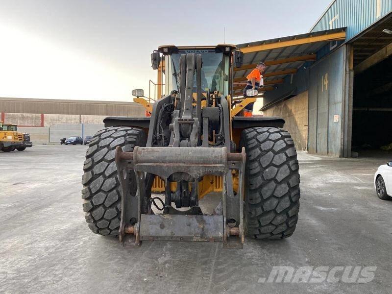 Volvo L 220 H Naudoti ratiniai krautuvai