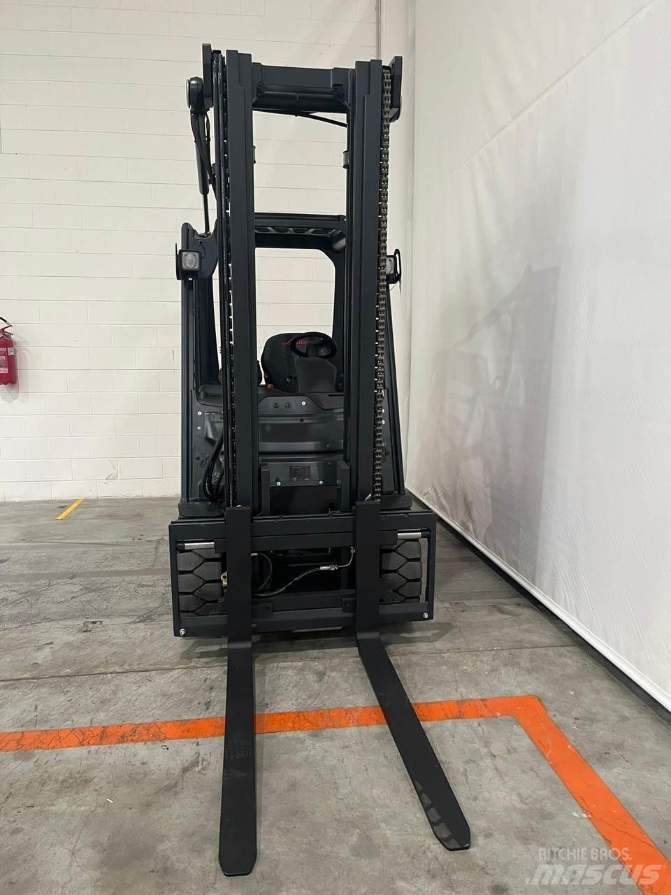 Linde E30-01 Elektriniai šakiniai krautuvai