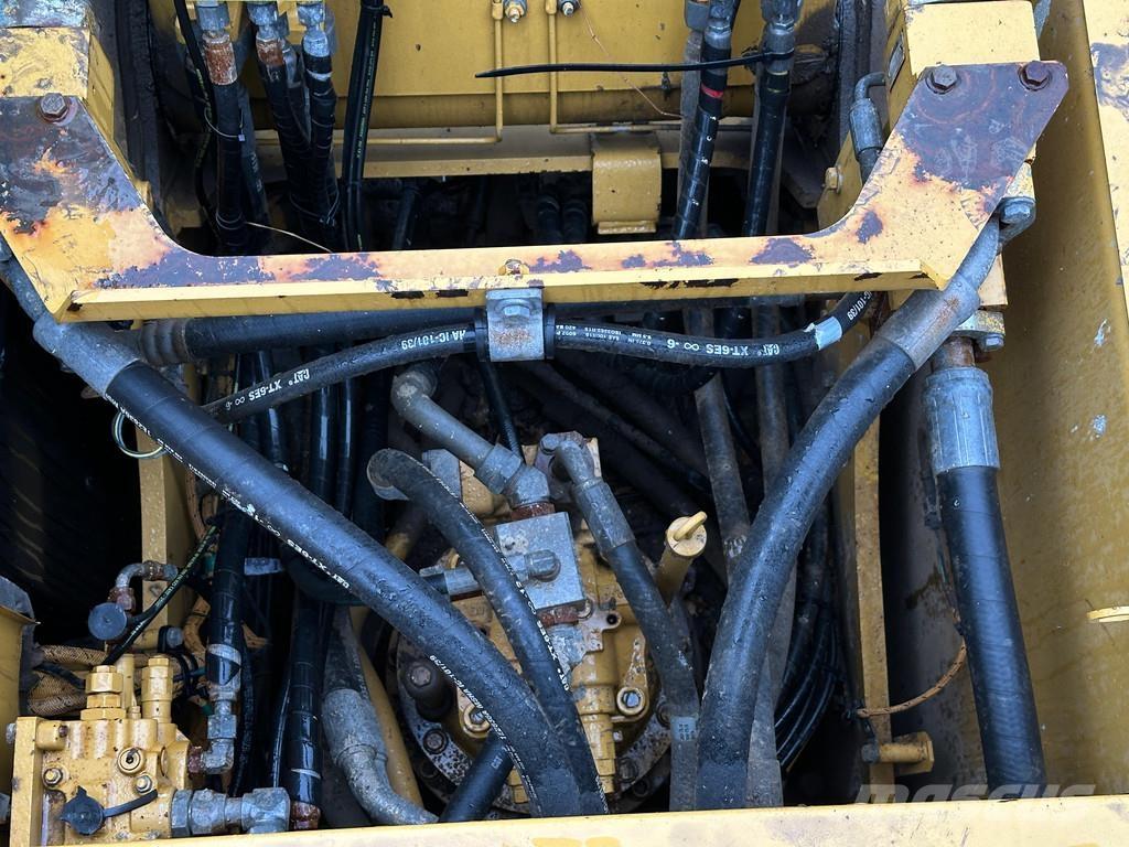 CAT 320FL Vikšriniai ekskavatoriai