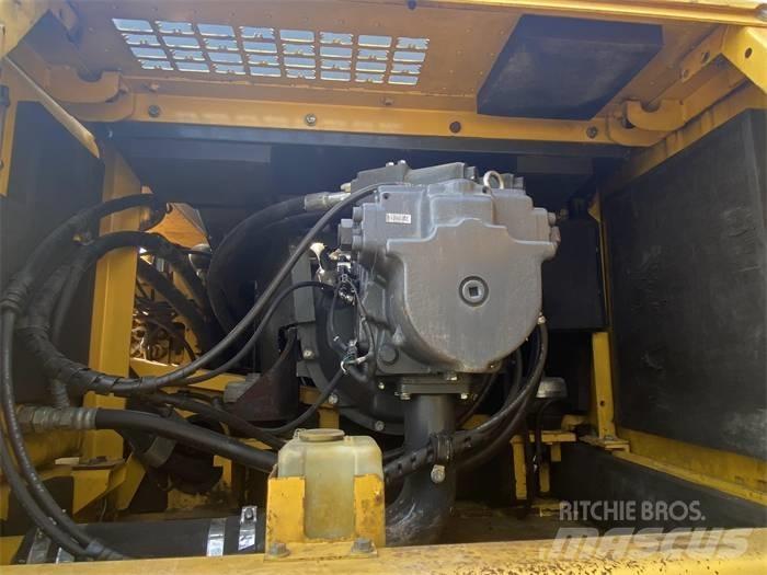 Komatsu PC450-8 Vikšriniai ekskavatoriai