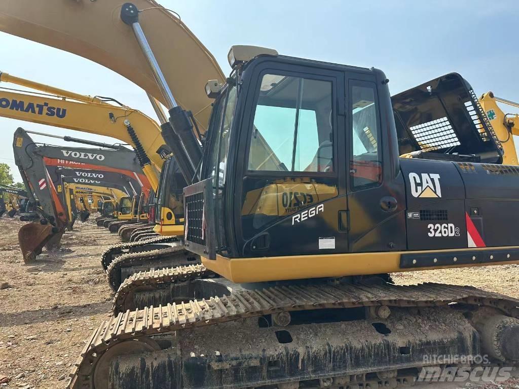 CAT 326 Vikšriniai ekskavatoriai