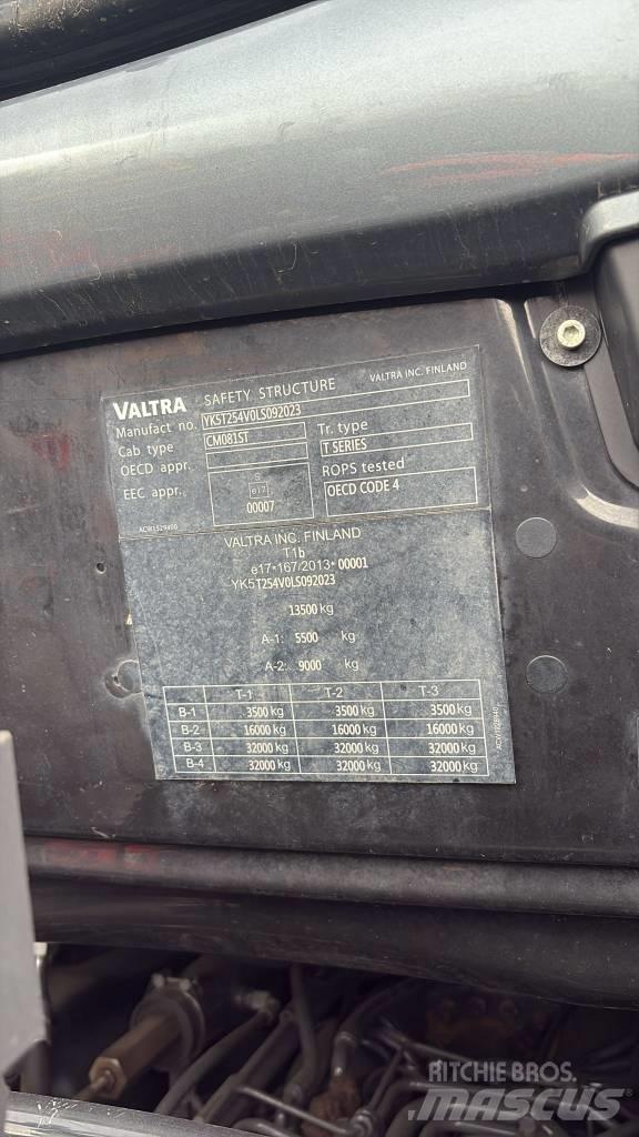 Valtra T 254 Traktoriai