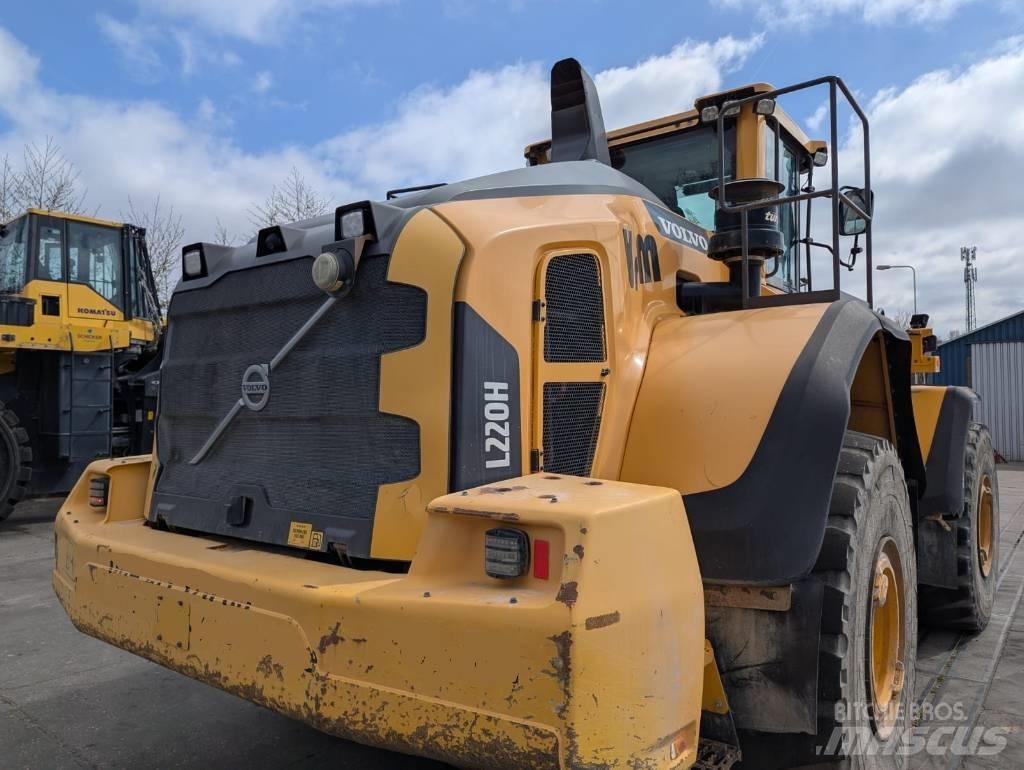 Volvo L 220 H Naudoti ratiniai krautuvai