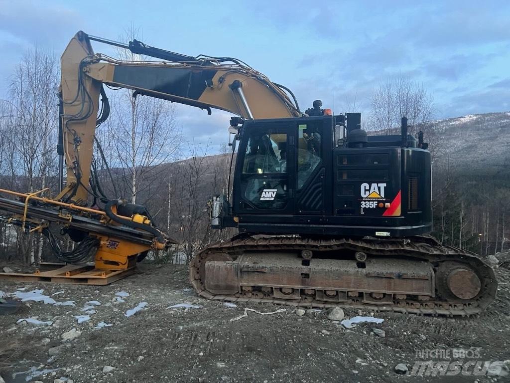 CAT 335 F L CR Žemės paviršiaus gręžimo technika