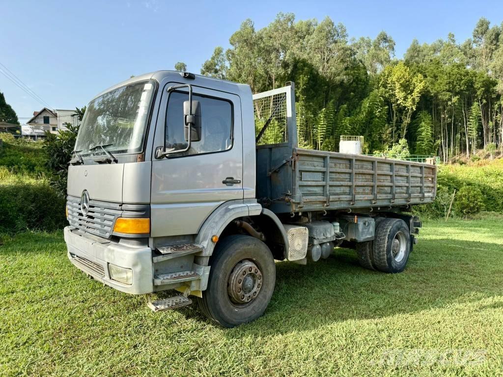 Mercedes-Benz 1828 Savivarčių priekabų vilkikai