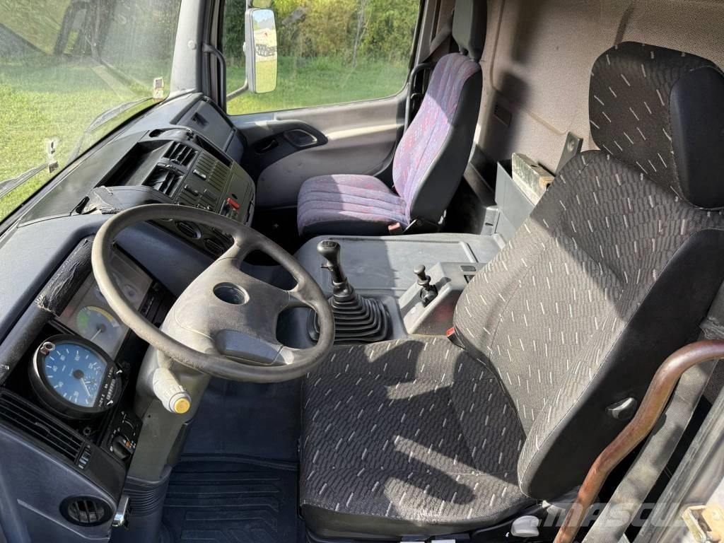 Mercedes-Benz 1828 Savivarčių priekabų vilkikai