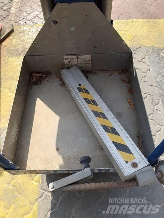UpRight UL25AC Kiti keltuvai ir platformos