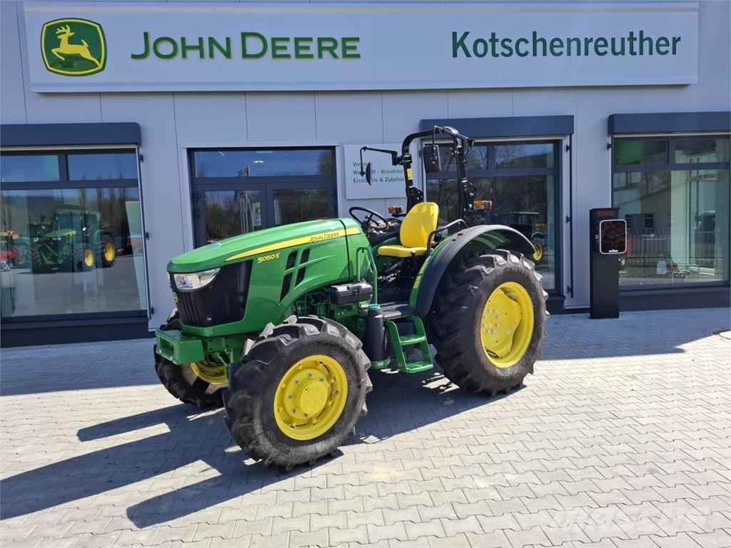 John Deere 5050E Traktoriai