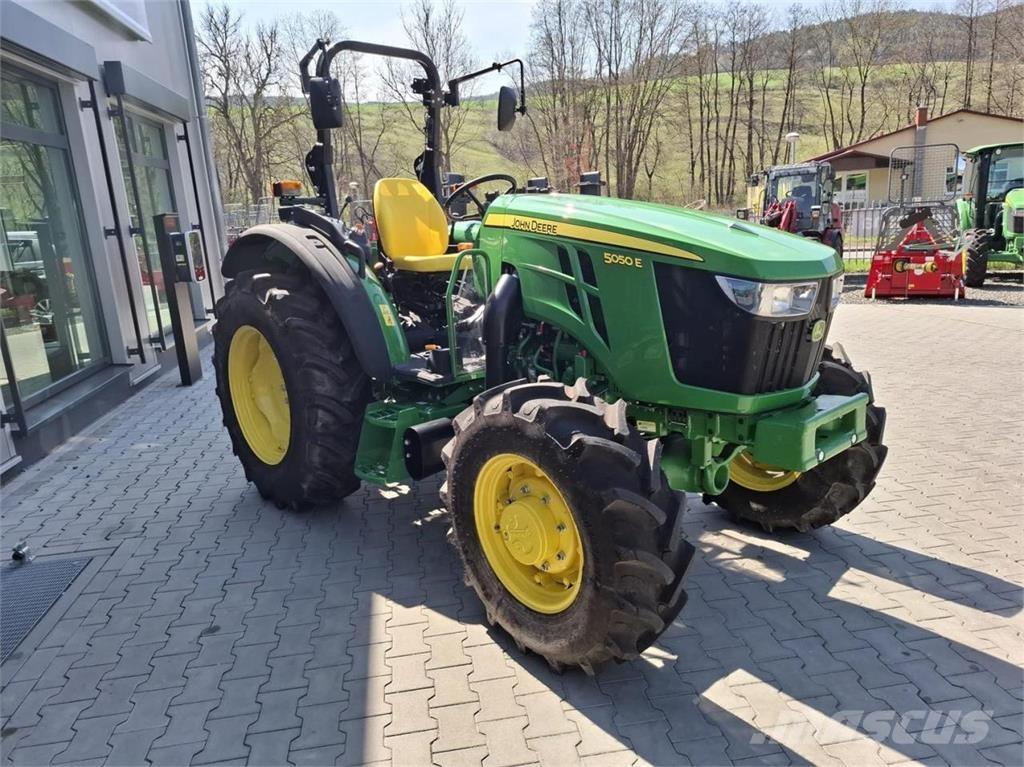 John Deere 5050E Traktoriai