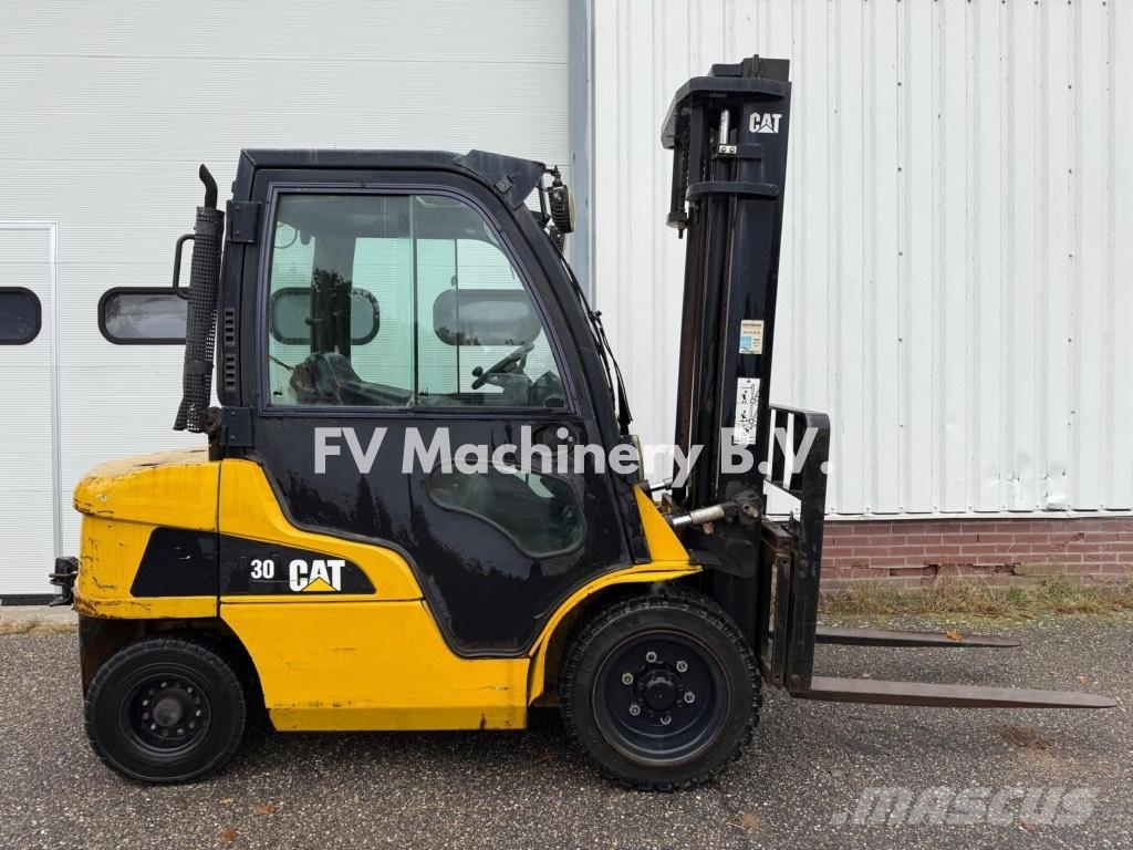 CAT DP 30 N Dyzeliniai krautuvai