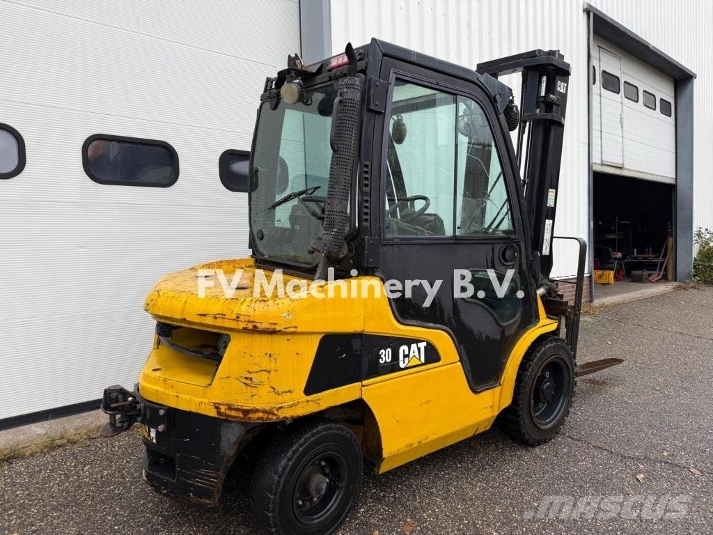 CAT DP 30 N Dyzeliniai krautuvai