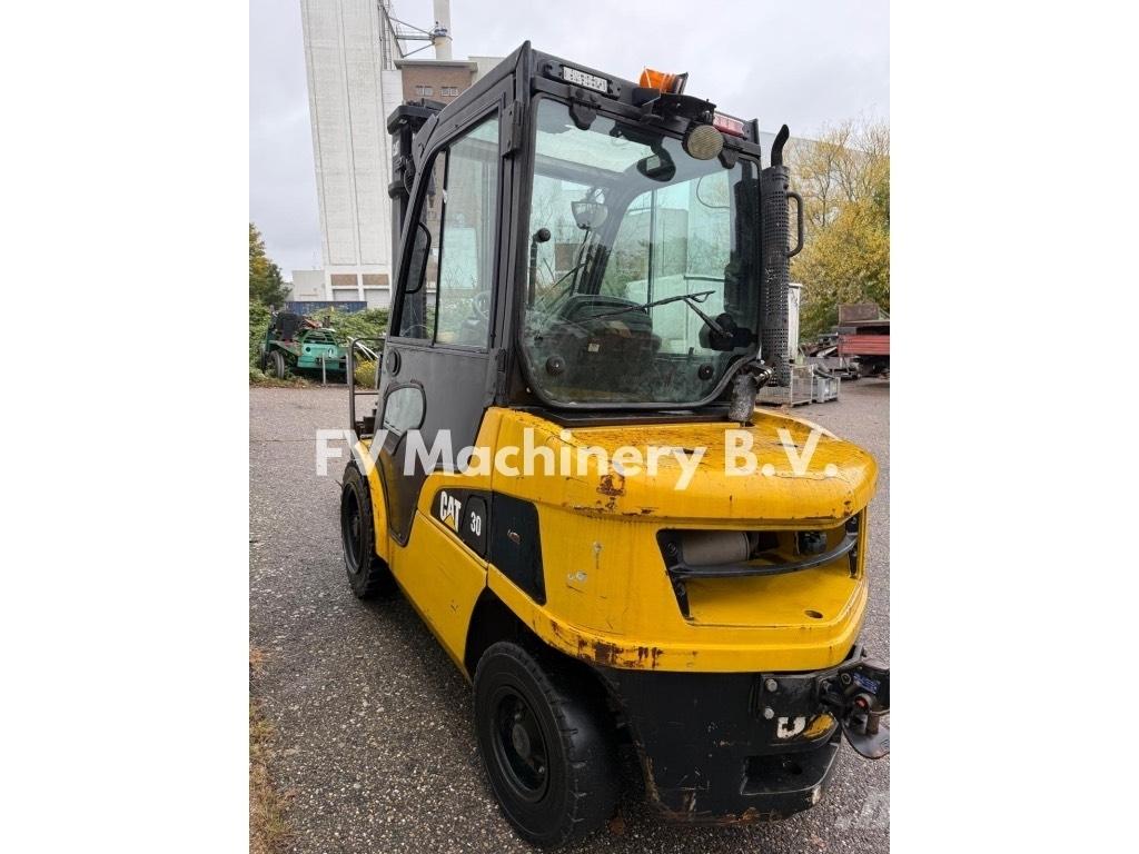 CAT DP 30 N Dyzeliniai krautuvai