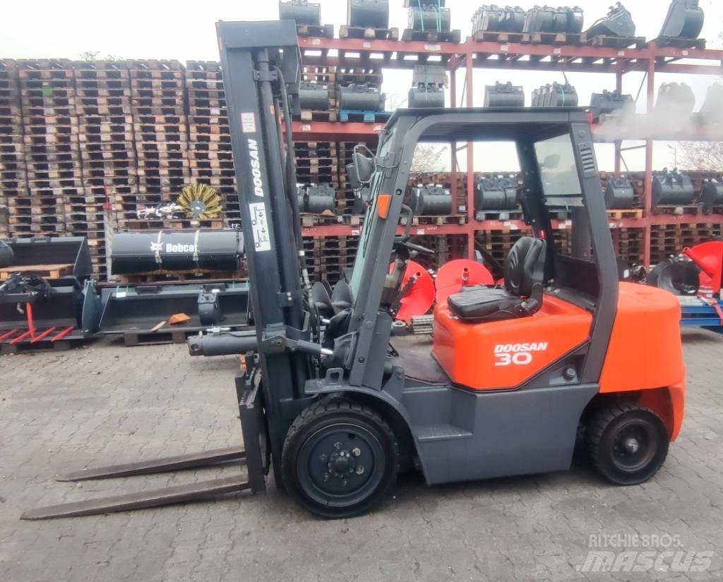 Doosan D 30 G Dyzeliniai krautuvai